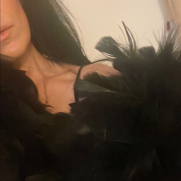 Black Feather Boa Scarf - Picture 4 of 4